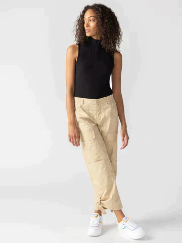 Cali cargo pants in true khaki color.