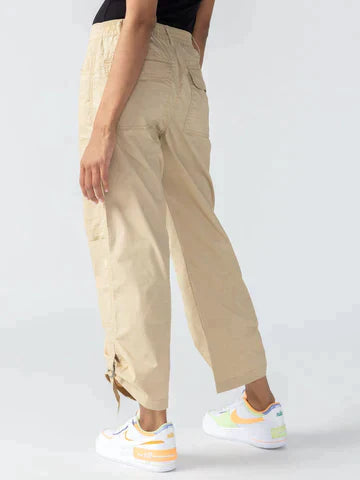 Cali cargo pants in true khaki color.